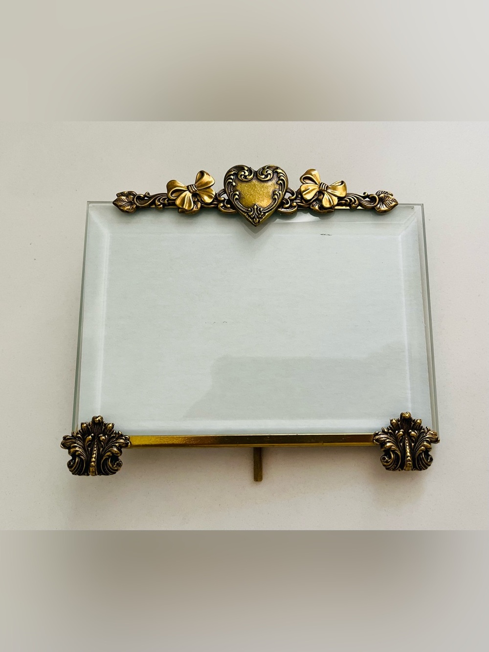 La Paris Studios Ornate Heart Photo Frame Gold-Tone Scroll Feet 5x3.5"